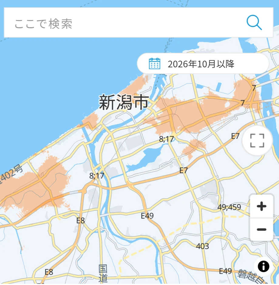 KDDIの楽天モバイル向けローミングサービス提供エリア。2026年10月以降の表示で、新潟市の中心部の南側や南東側のオレンジ色がなくなり、海沿いと市の東側に一部が残っている